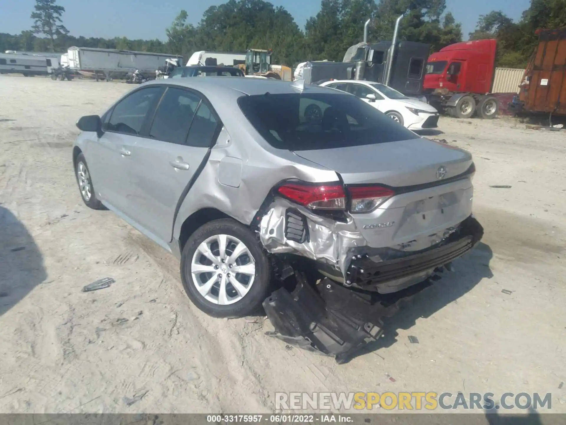 3 Photograph of a damaged car 5YFEPMAE3NP319814 TOYOTA COROLLA 2022