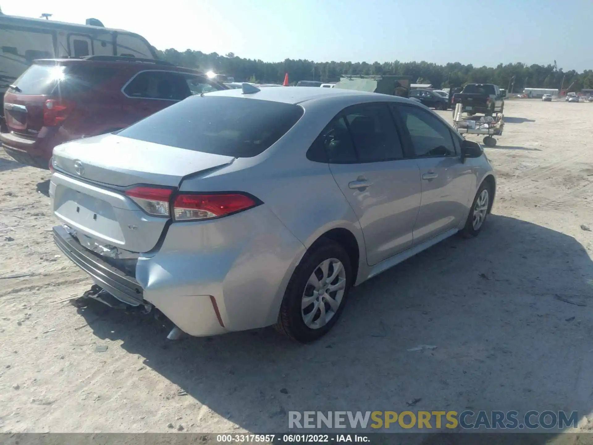 4 Photograph of a damaged car 5YFEPMAE3NP319814 TOYOTA COROLLA 2022