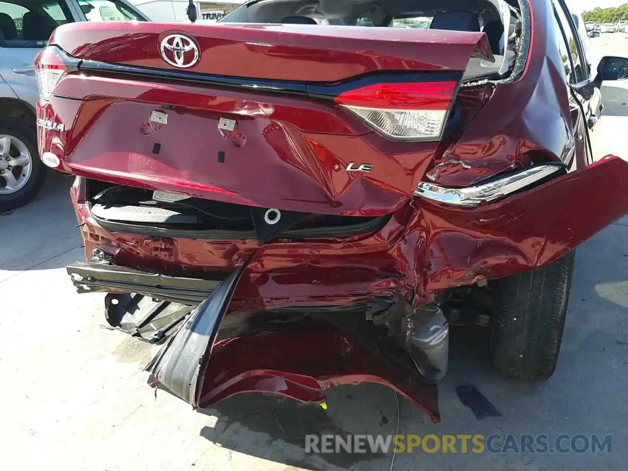 9 Photograph of a damaged car 5YFEPMAE3NP324057 TOYOTA COROLLA 2022