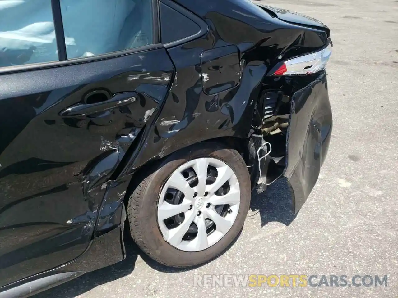 9 Photograph of a damaged car 5YFEPMAE3NP334717 TOYOTA COROLLA 2022