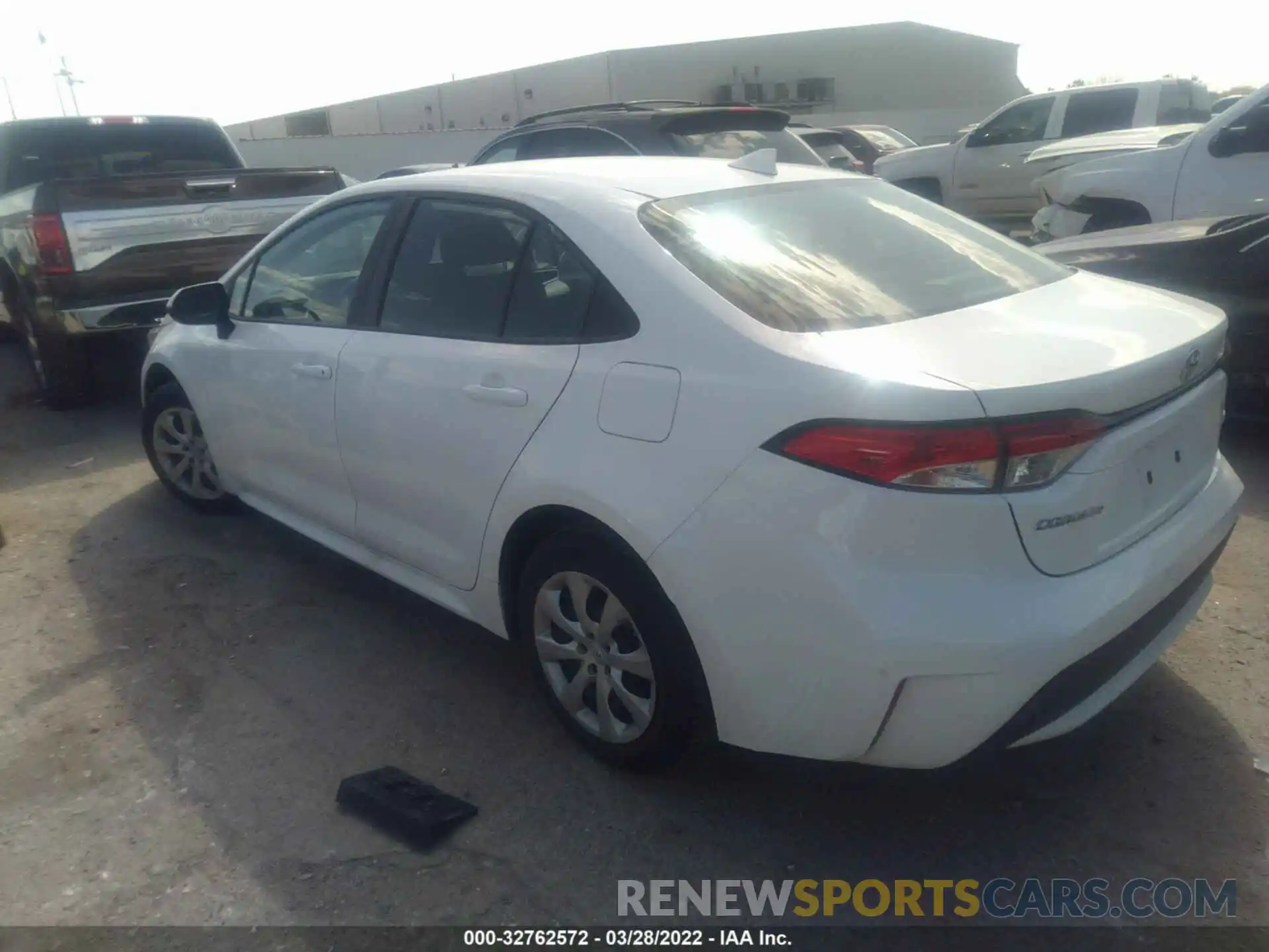 3 Photograph of a damaged car 5YFEPMAE4NP274284 TOYOTA COROLLA 2022