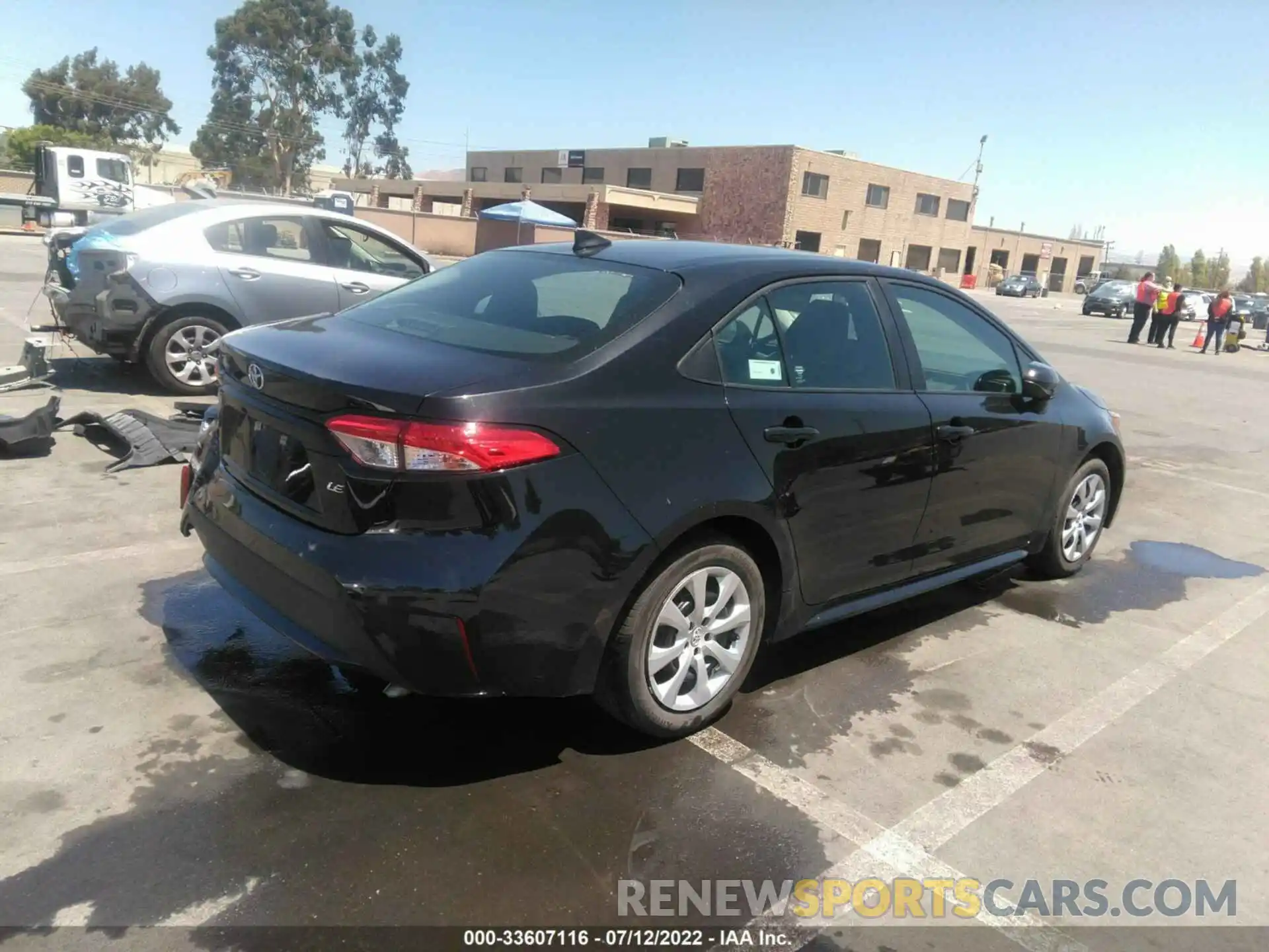 4 Photograph of a damaged car 5YFEPMAE4NP275192 TOYOTA COROLLA 2022