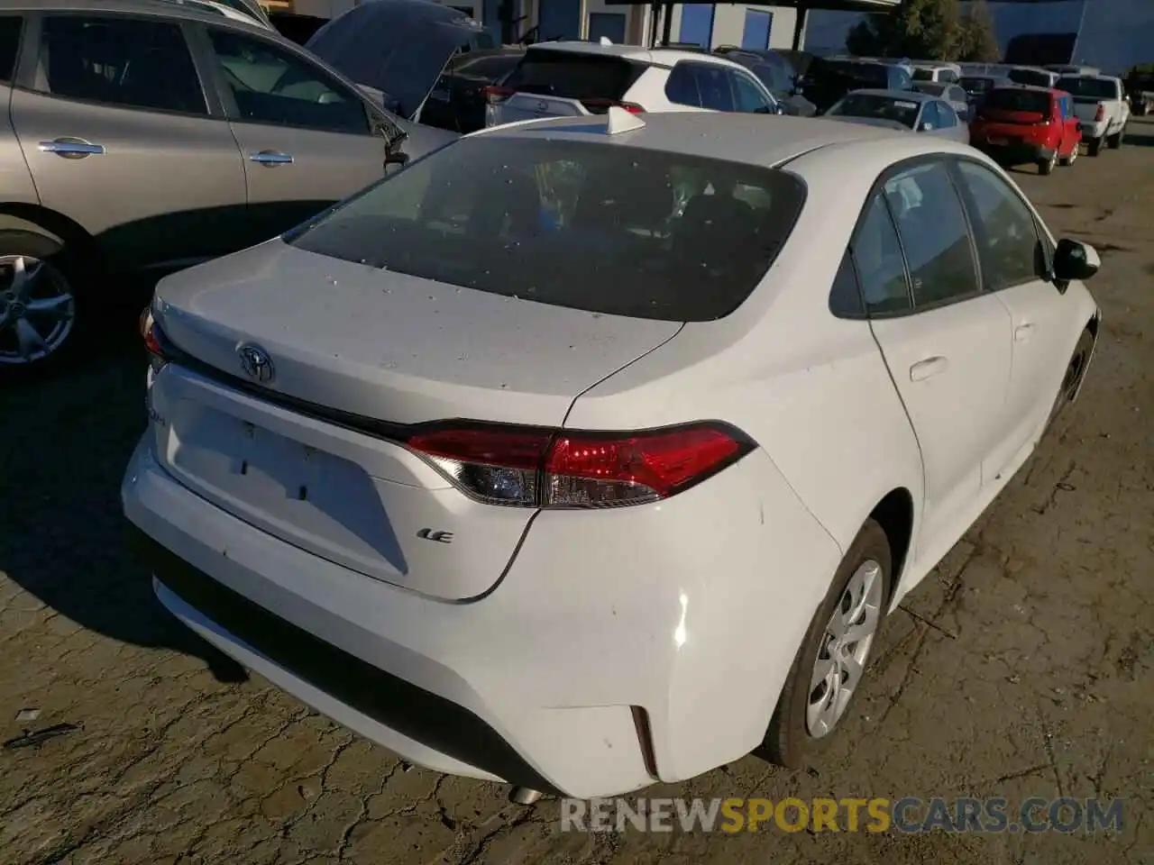 4 Photograph of a damaged car 5YFEPMAE4NP277444 TOYOTA COROLLA 2022