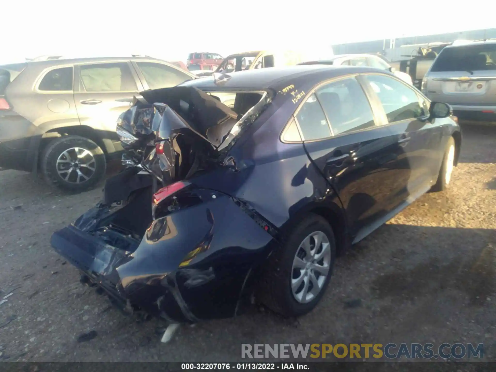 4 Photograph of a damaged car 5YFEPMAE4NP278982 TOYOTA COROLLA 2022