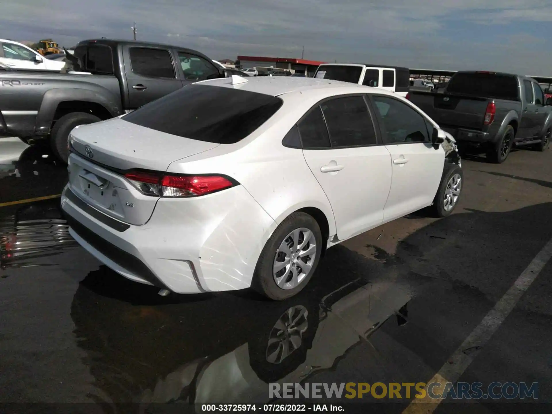 4 Photograph of a damaged car 5YFEPMAE4NP282644 TOYOTA COROLLA 2022