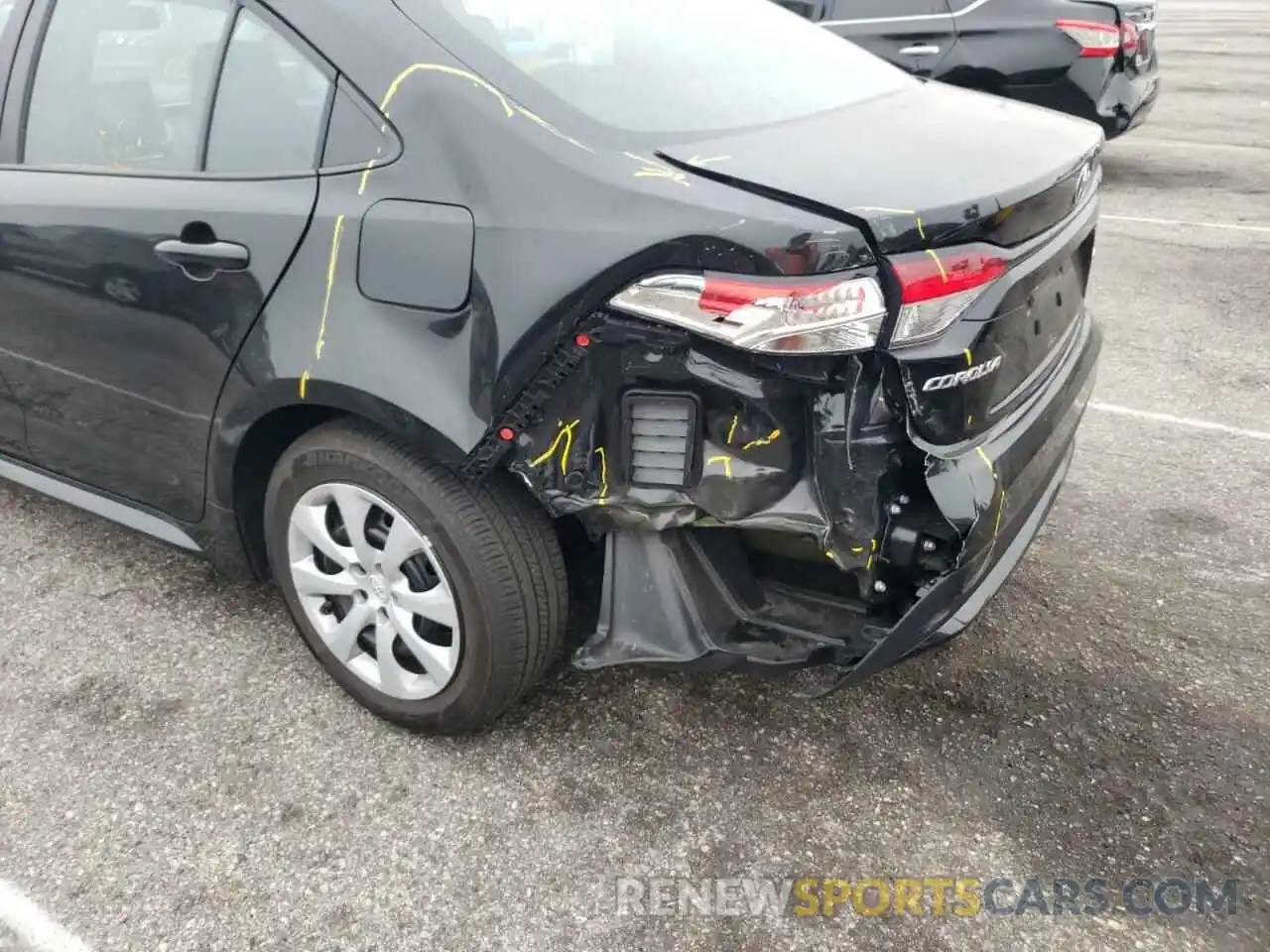 9 Photograph of a damaged car 5YFEPMAE4NP285561 TOYOTA COROLLA 2022