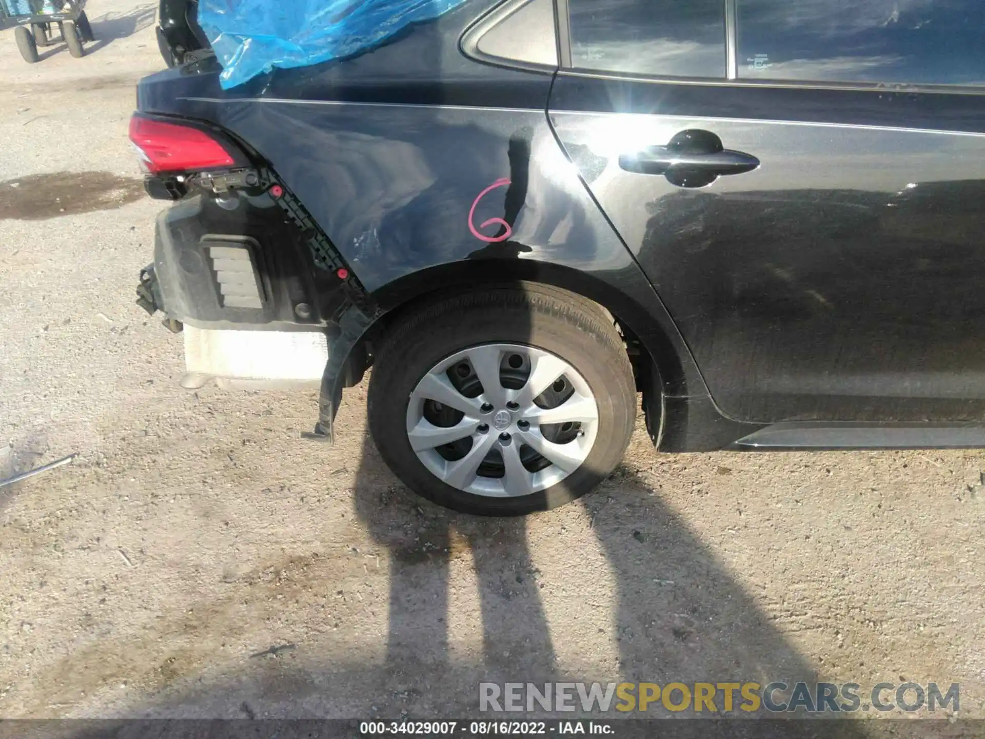 16 Photograph of a damaged car 5YFEPMAE4NP294891 TOYOTA COROLLA 2022