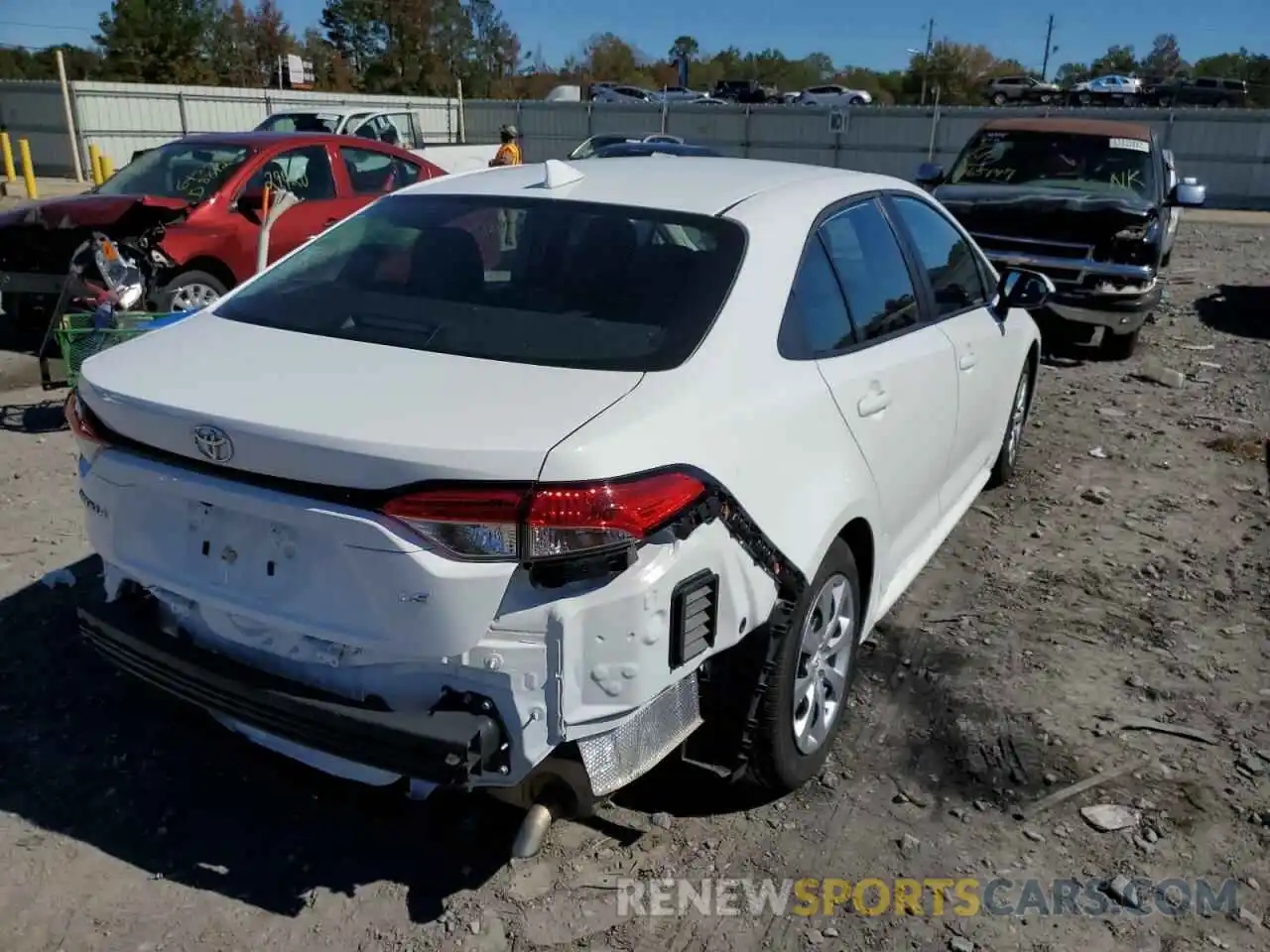 4 Photograph of a damaged car 5YFEPMAE4NP298195 TOYOTA COROLLA 2022