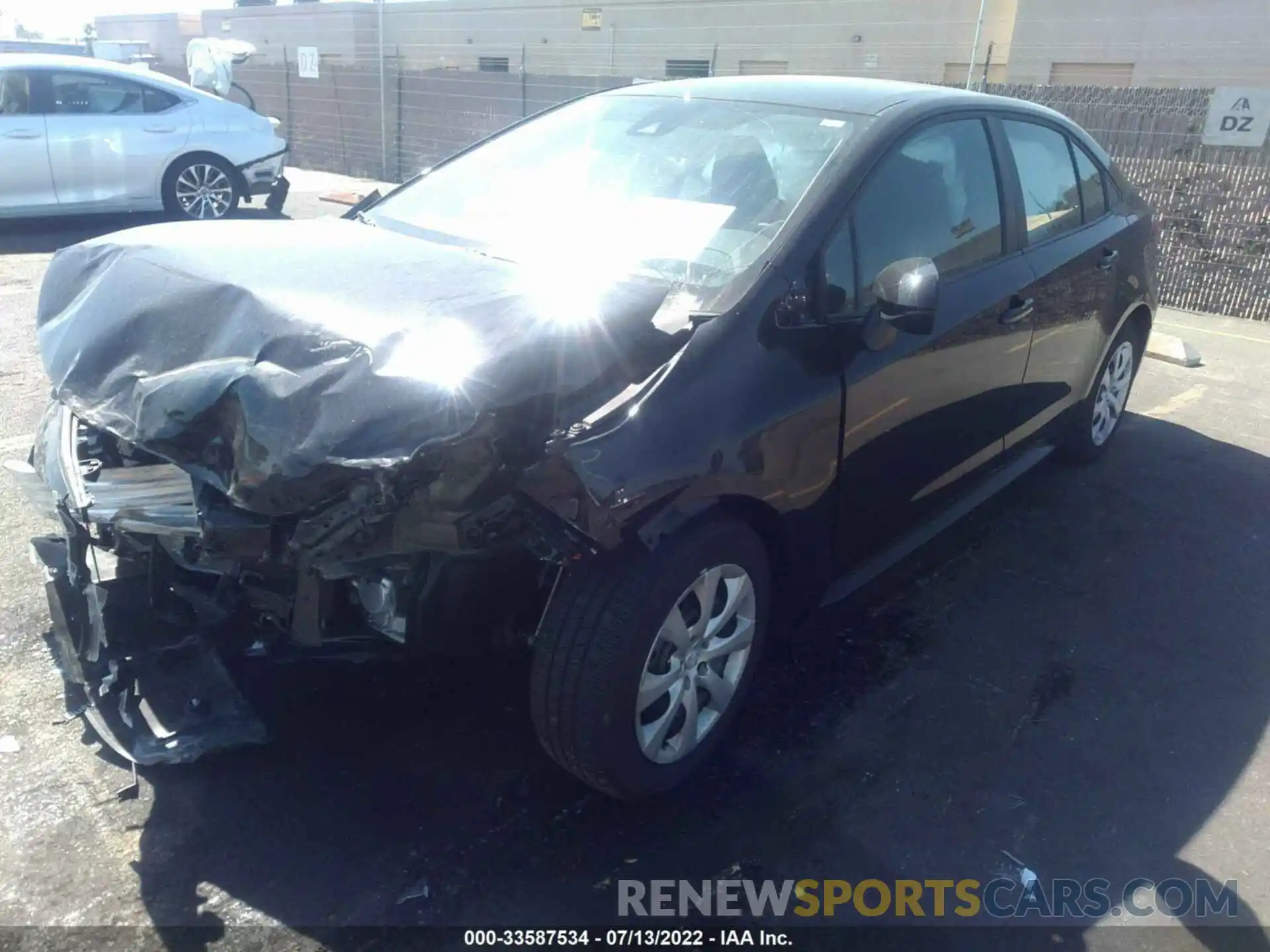 2 Photograph of a damaged car 5YFEPMAE4NP300348 TOYOTA COROLLA 2022