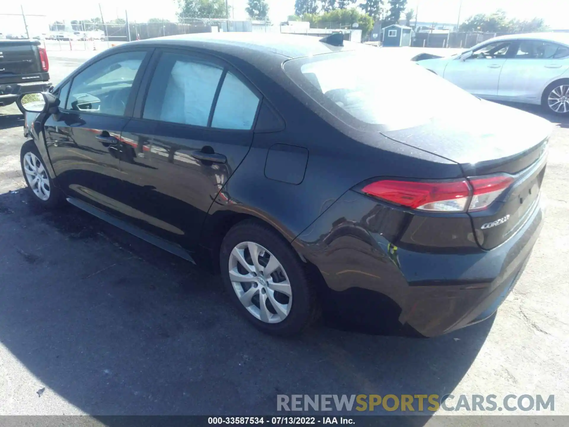 3 Photograph of a damaged car 5YFEPMAE4NP300348 TOYOTA COROLLA 2022