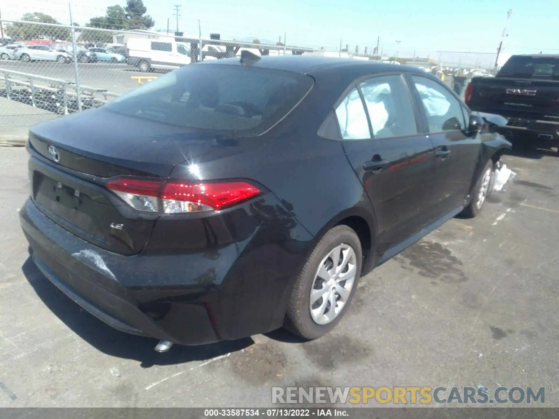 4 Photograph of a damaged car 5YFEPMAE4NP300348 TOYOTA COROLLA 2022