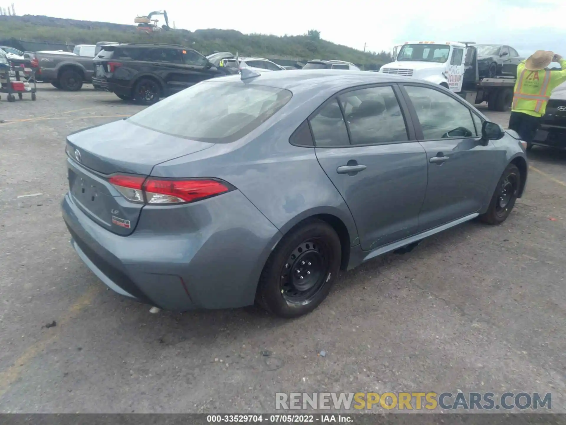 4 Photograph of a damaged car 5YFEPMAE4NP313665 TOYOTA COROLLA 2022