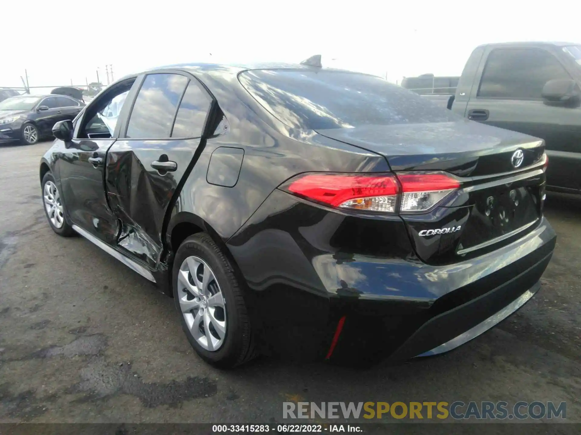 3 Photograph of a damaged car 5YFEPMAE4NP321460 TOYOTA COROLLA 2022