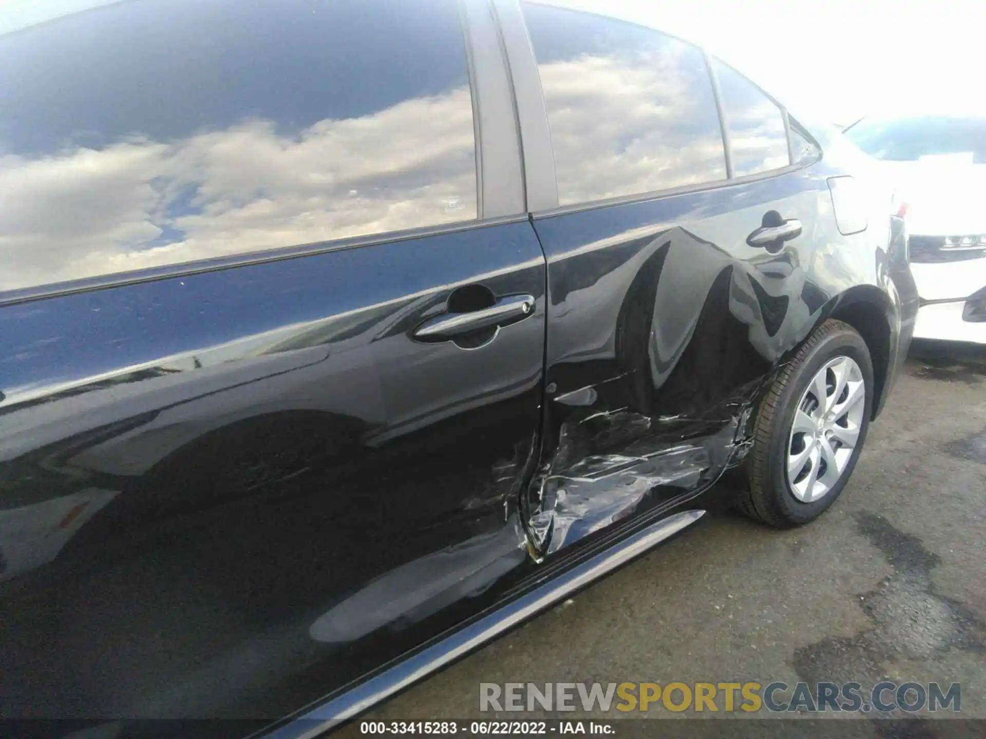 6 Photograph of a damaged car 5YFEPMAE4NP321460 TOYOTA COROLLA 2022