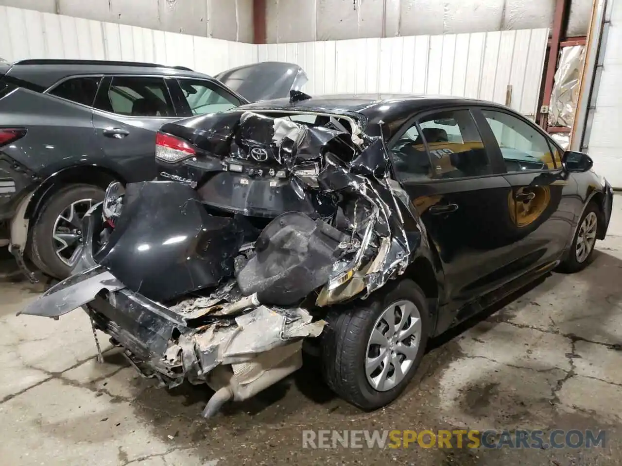 3 Photograph of a damaged car 5YFEPMAE4NP336895 TOYOTA COROLLA 2022