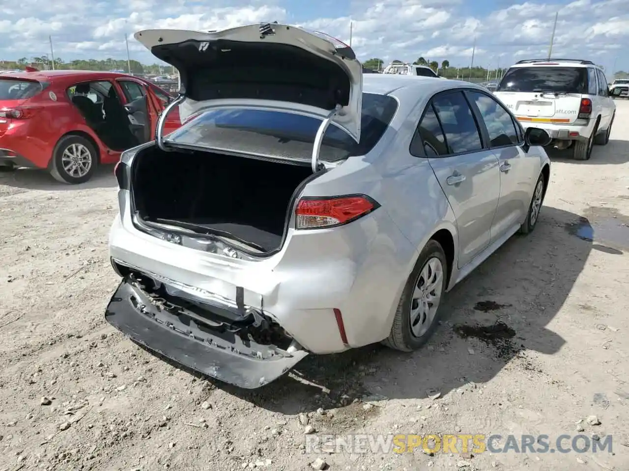 4 Photograph of a damaged car 5YFEPMAE4NP361814 TOYOTA COROLLA 2022