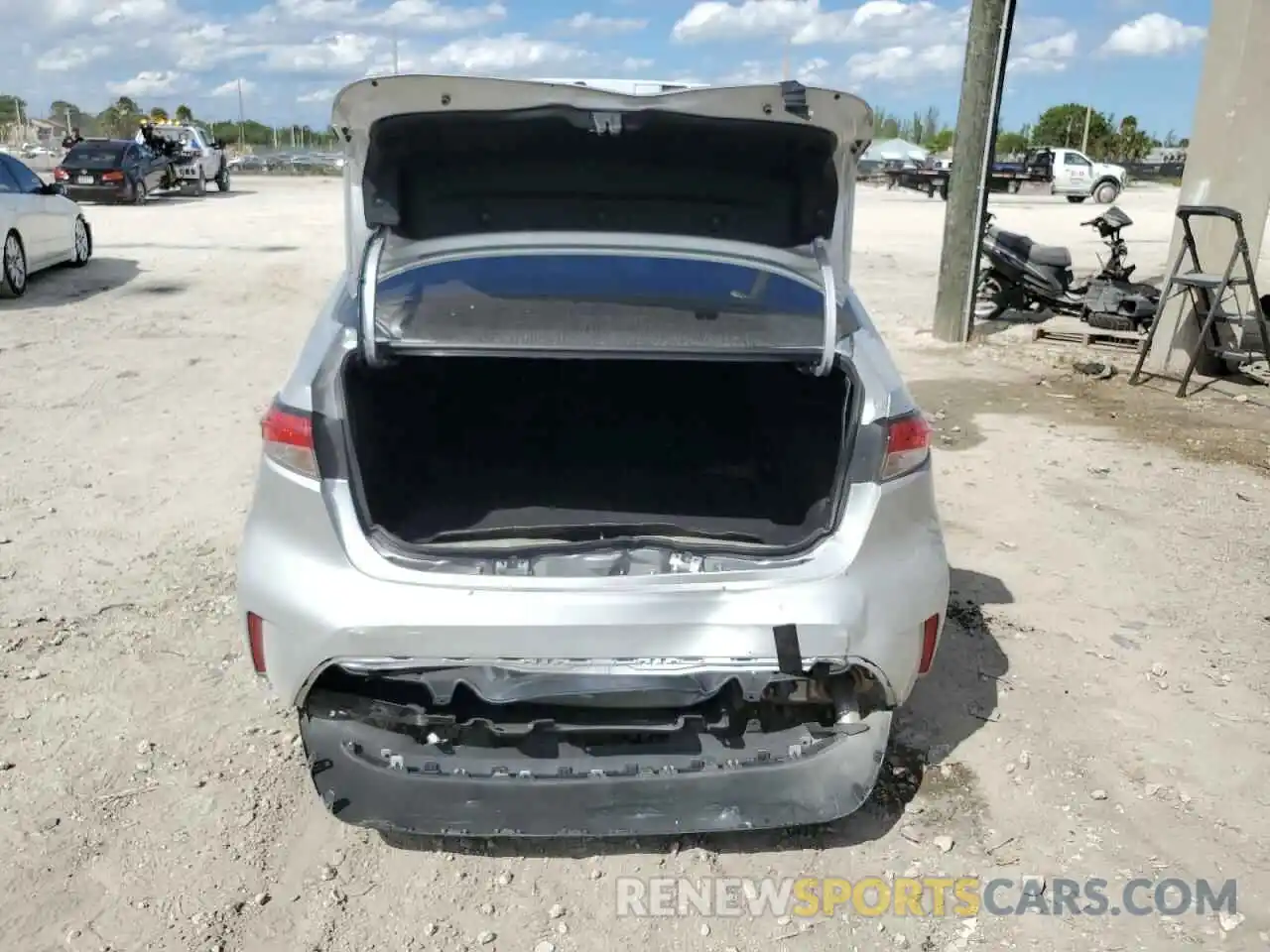 9 Photograph of a damaged car 5YFEPMAE4NP361814 TOYOTA COROLLA 2022