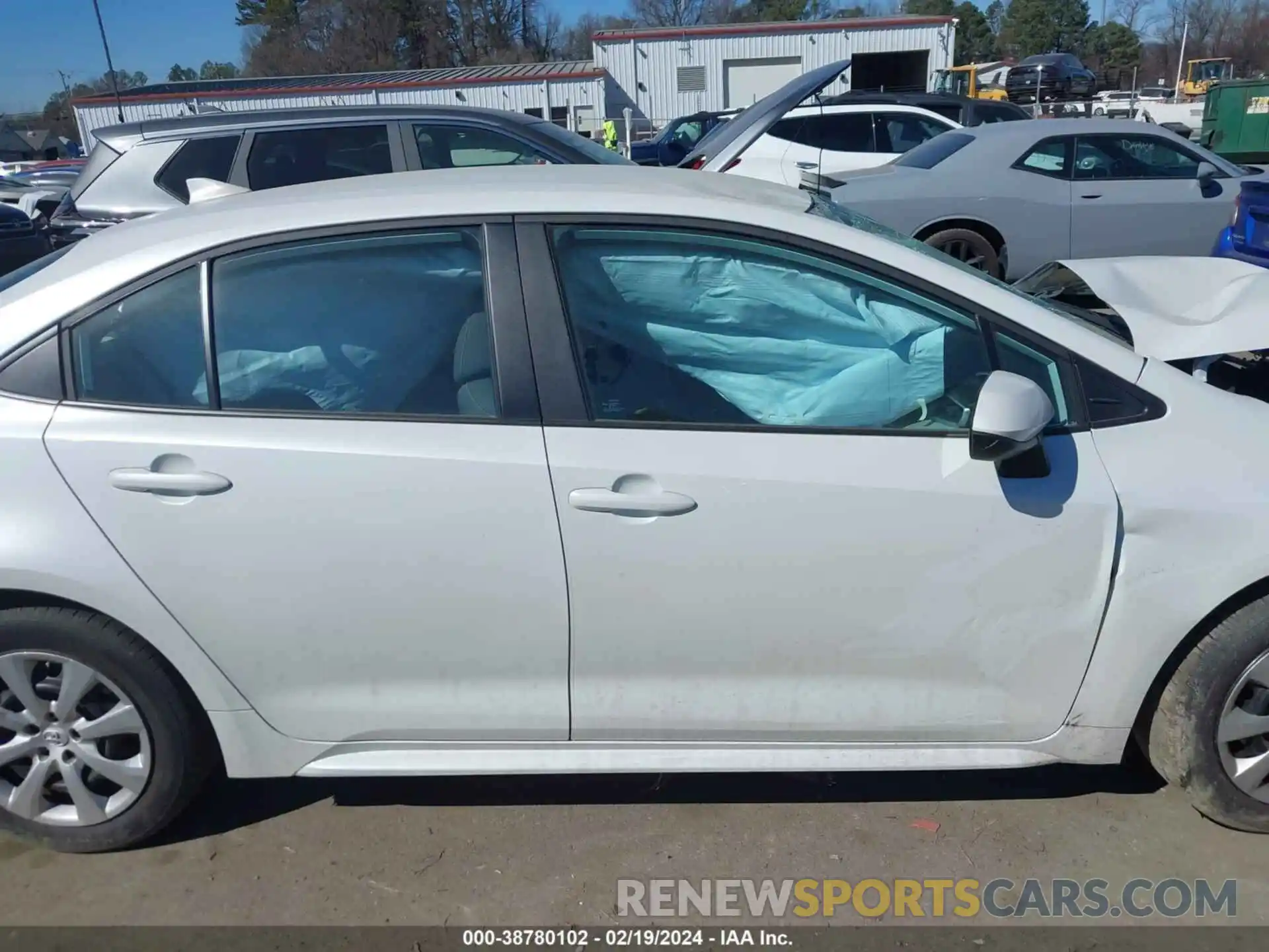 13 Photograph of a damaged car 5YFEPMAE4NP378564 TOYOTA COROLLA 2022