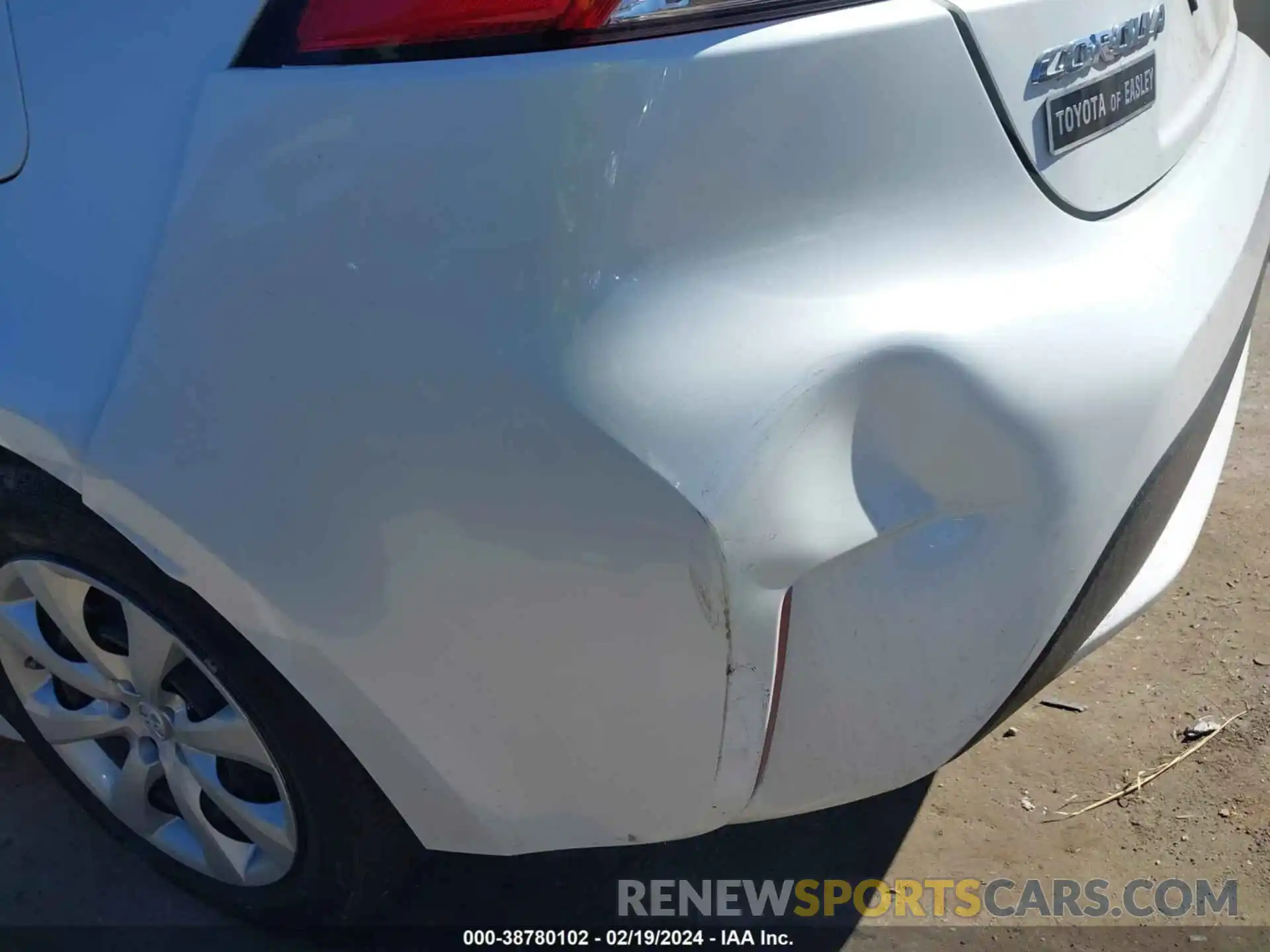 17 Photograph of a damaged car 5YFEPMAE4NP378564 TOYOTA COROLLA 2022