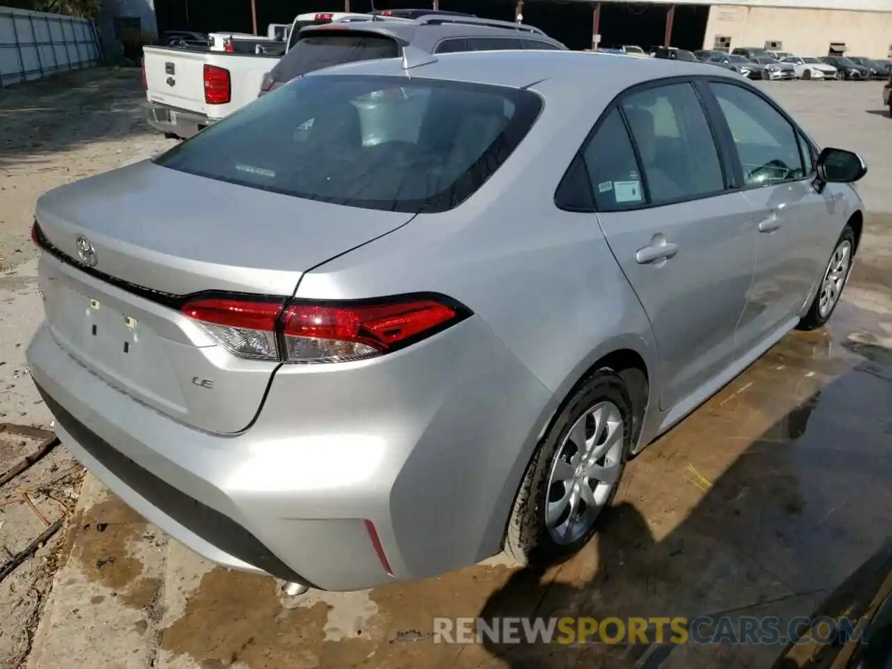 4 Photograph of a damaged car 5YFEPMAE5NP272544 TOYOTA COROLLA 2022