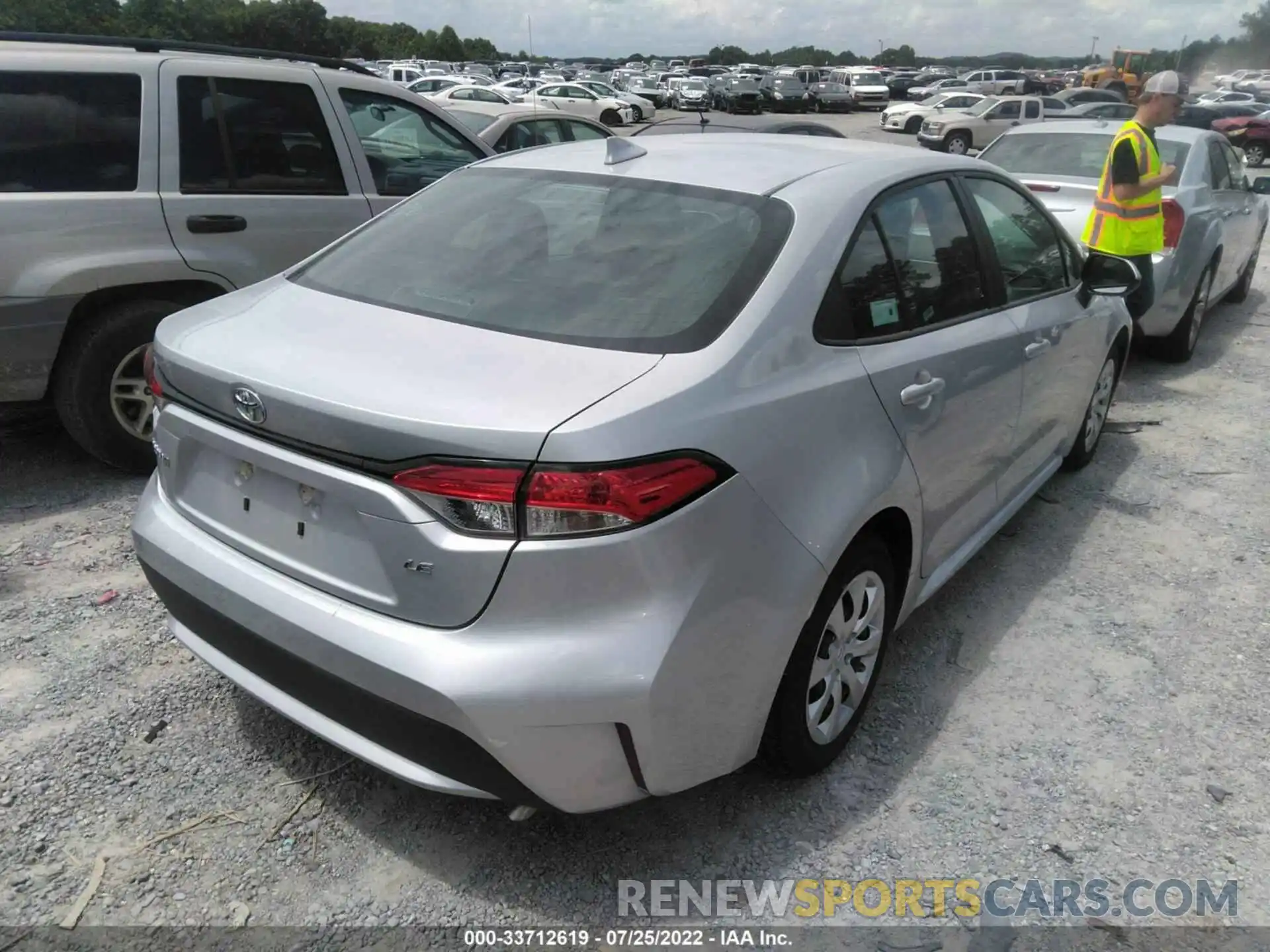 4 Photograph of a damaged car 5YFEPMAE5NP272933 TOYOTA COROLLA 2022