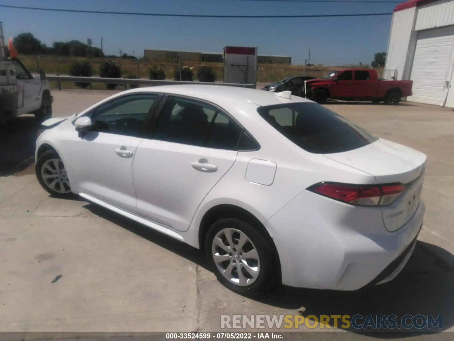 3 Photograph of a damaged car 5YFEPMAE5NP279610 TOYOTA COROLLA 2022