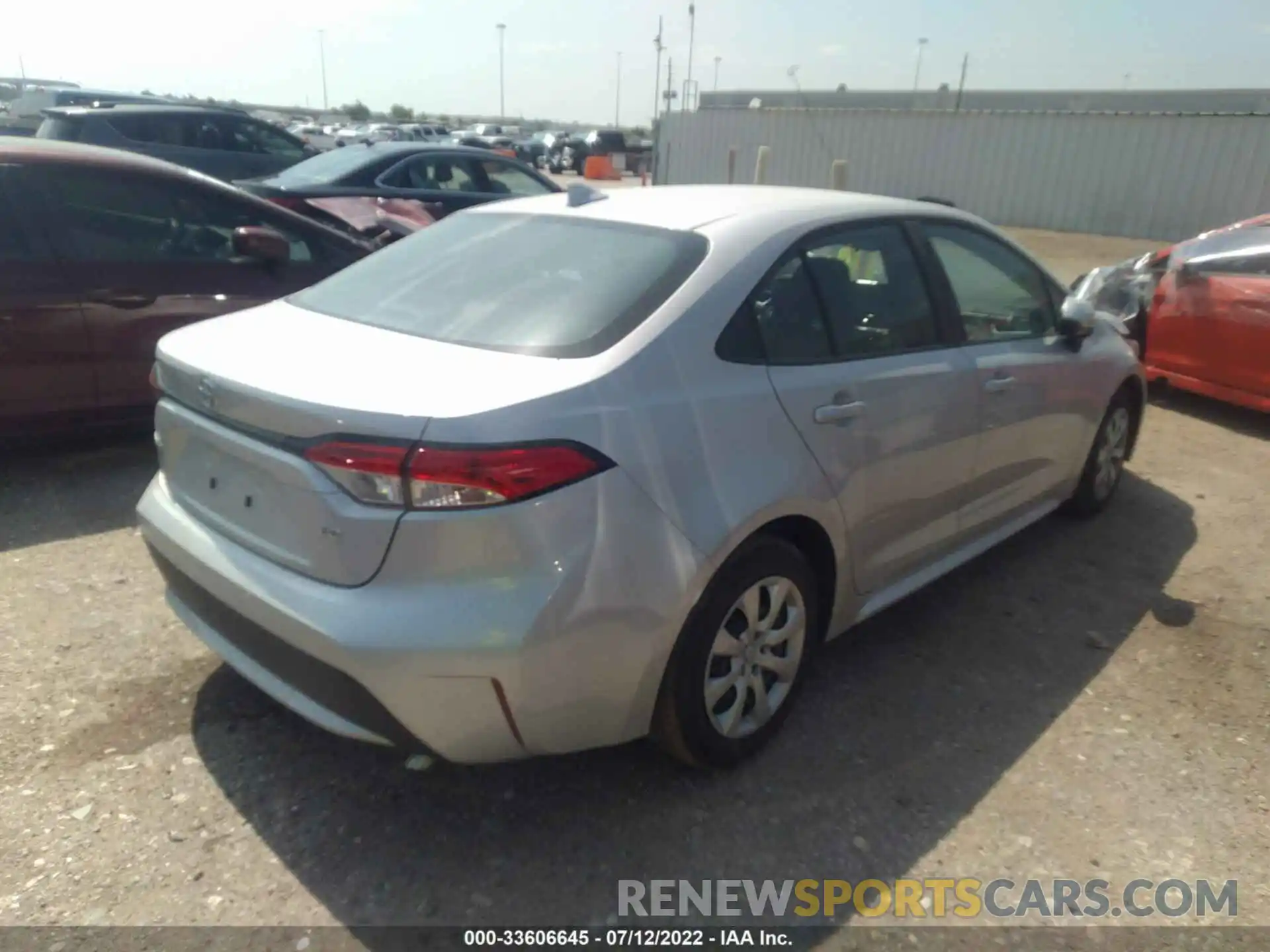 4 Photograph of a damaged car 5YFEPMAE5NP286489 TOYOTA COROLLA 2022