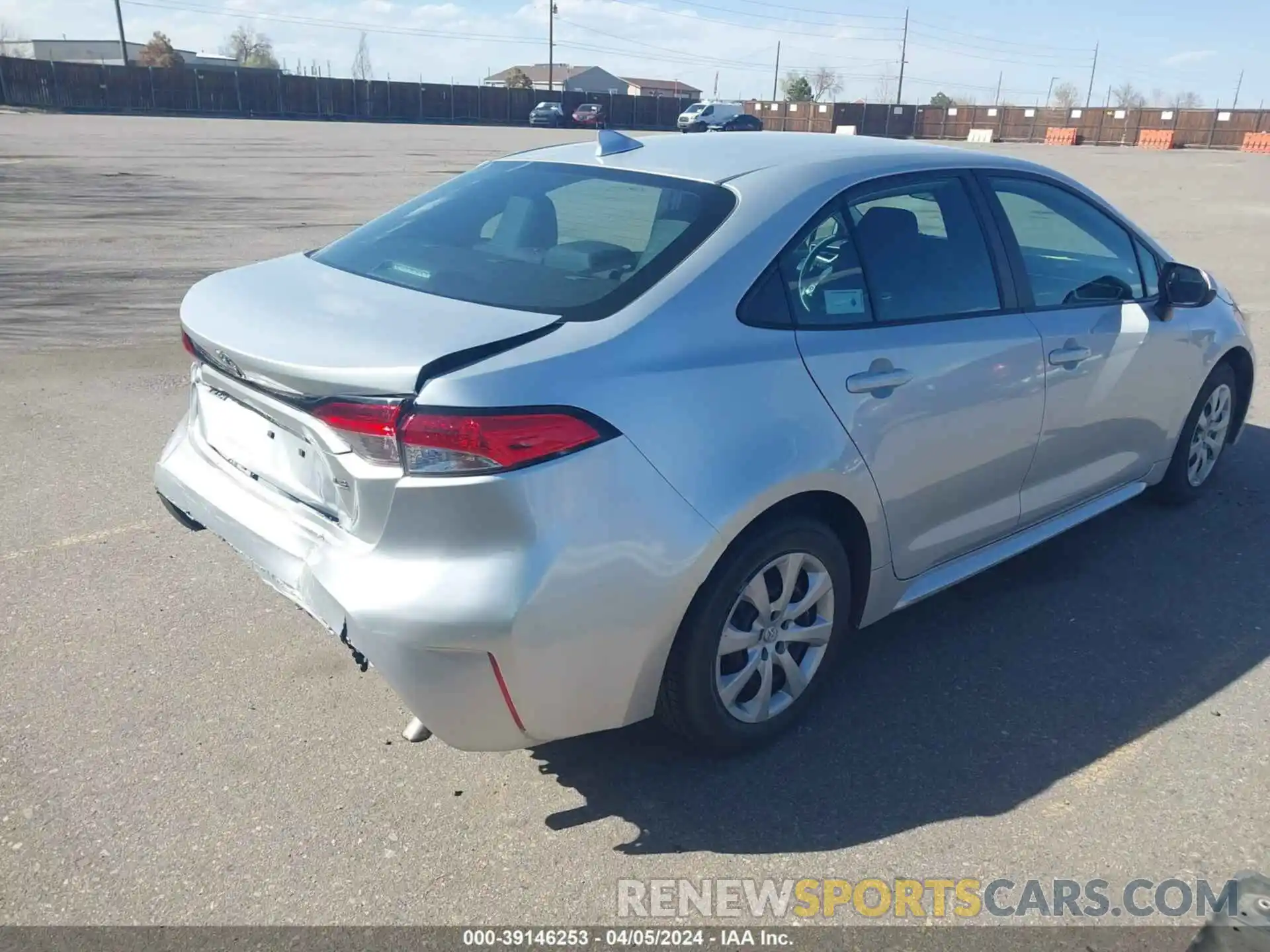 4 Photograph of a damaged car 5YFEPMAE5NP286623 TOYOTA COROLLA 2022