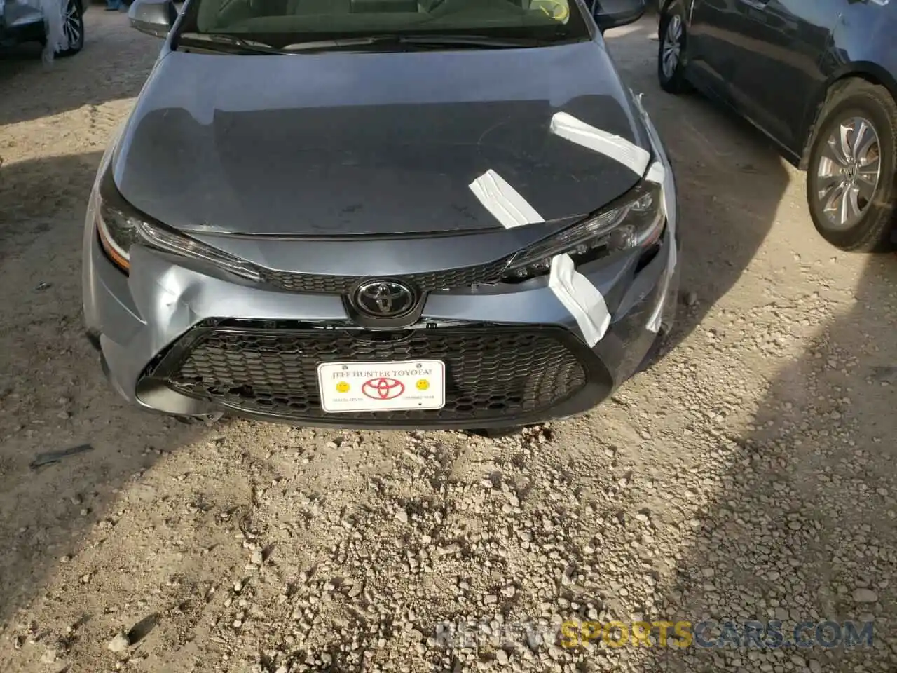 9 Photograph of a damaged car 5YFEPMAE5NP288419 TOYOTA COROLLA 2022