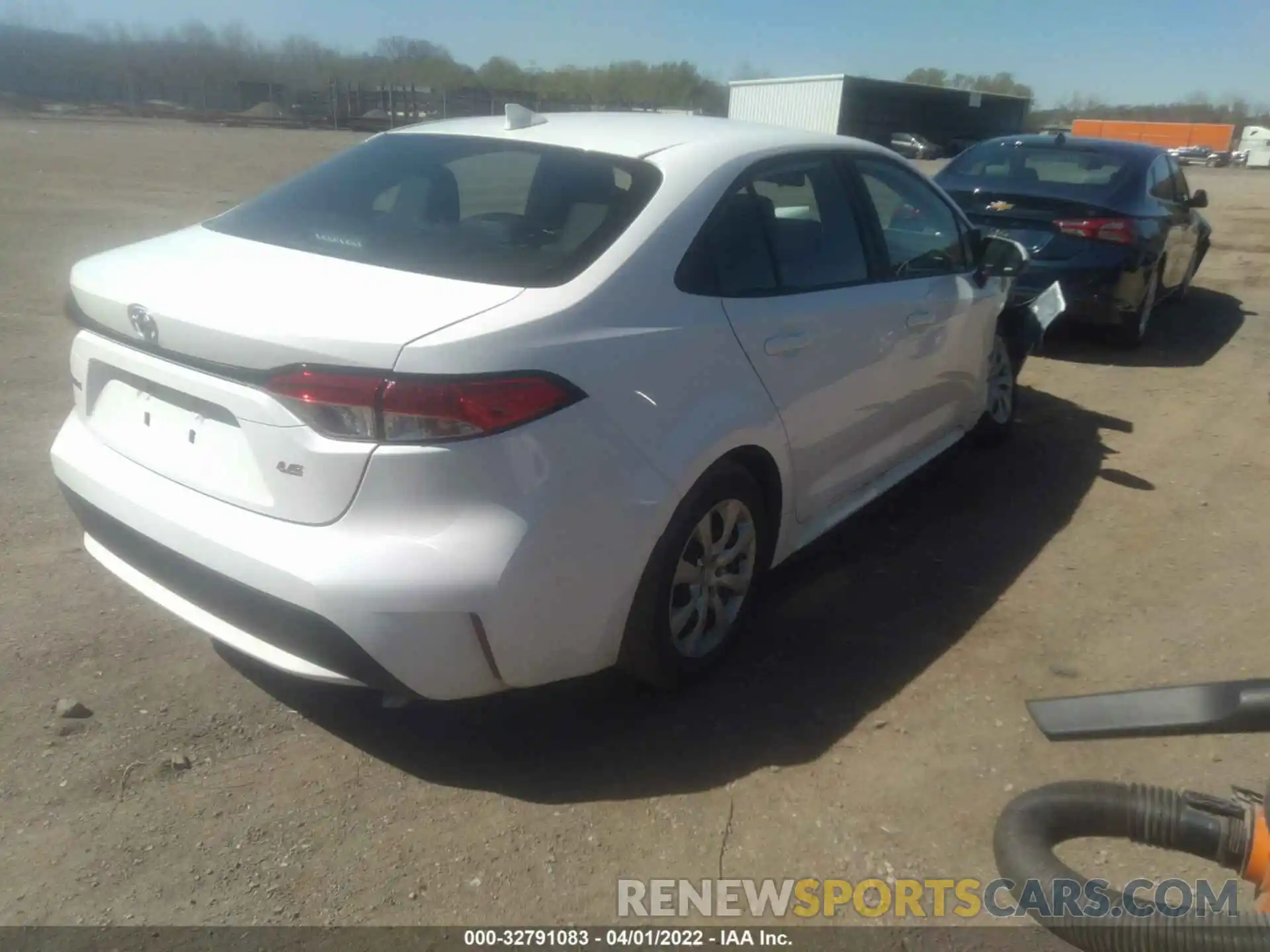 4 Photograph of a damaged car 5YFEPMAE5NP295239 TOYOTA COROLLA 2022