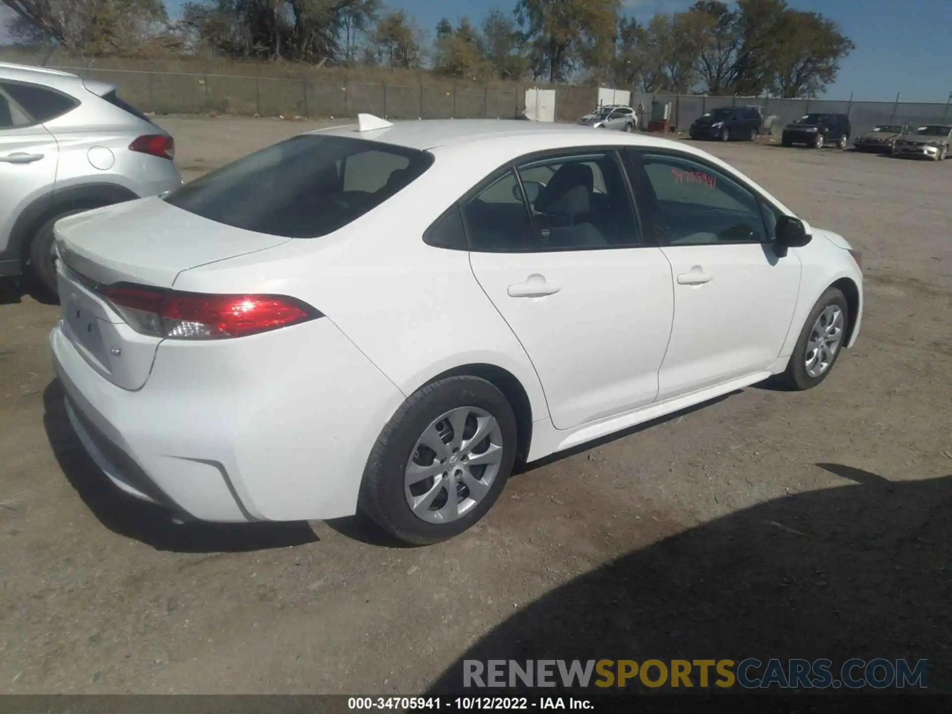 4 Photograph of a damaged car 5YFEPMAE5NP328093 TOYOTA COROLLA 2022