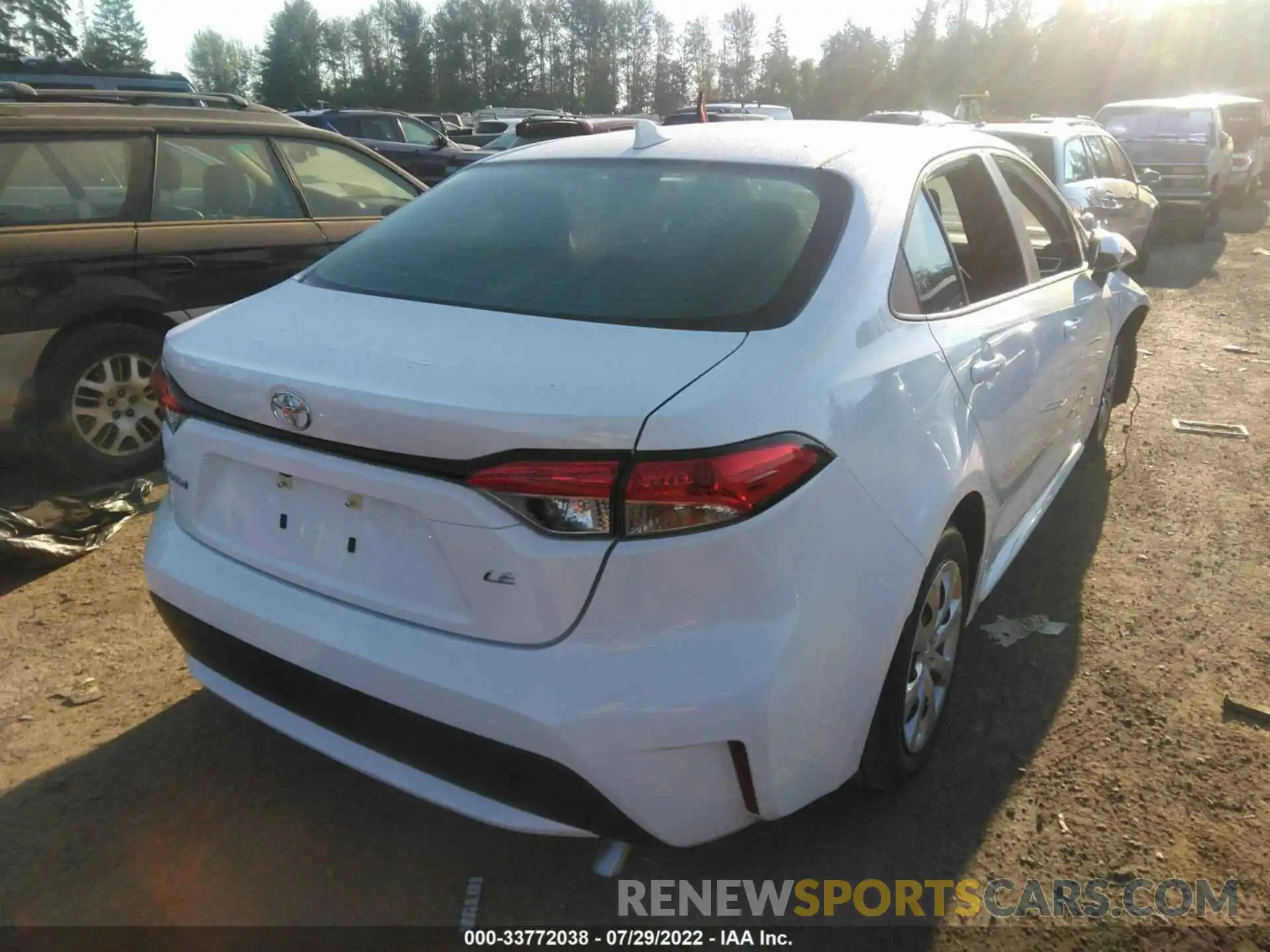 4 Photograph of a damaged car 5YFEPMAE5NP342043 TOYOTA COROLLA 2022