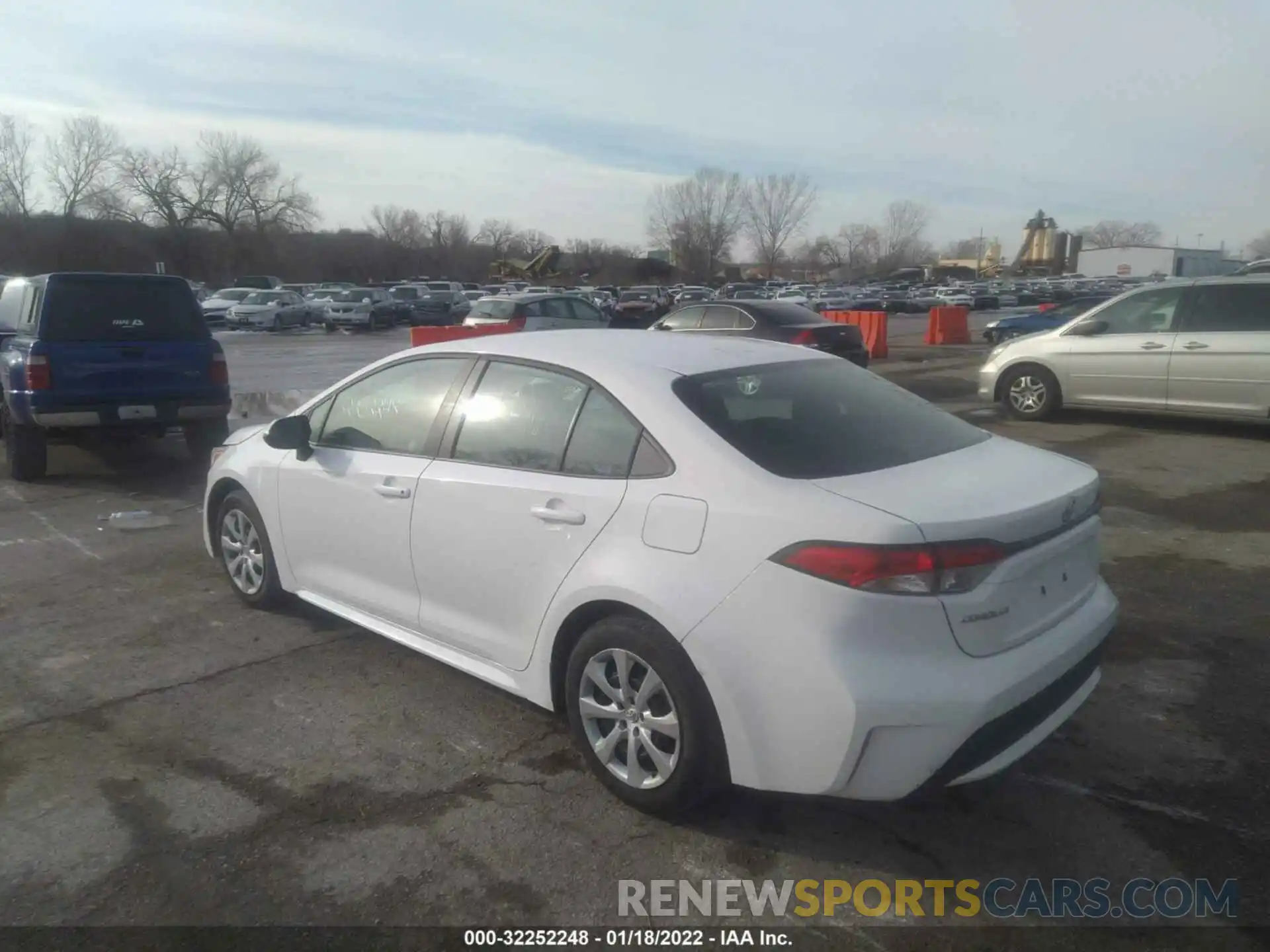 3 Photograph of a damaged car 5YFEPMAE6NP273475 TOYOTA COROLLA 2022