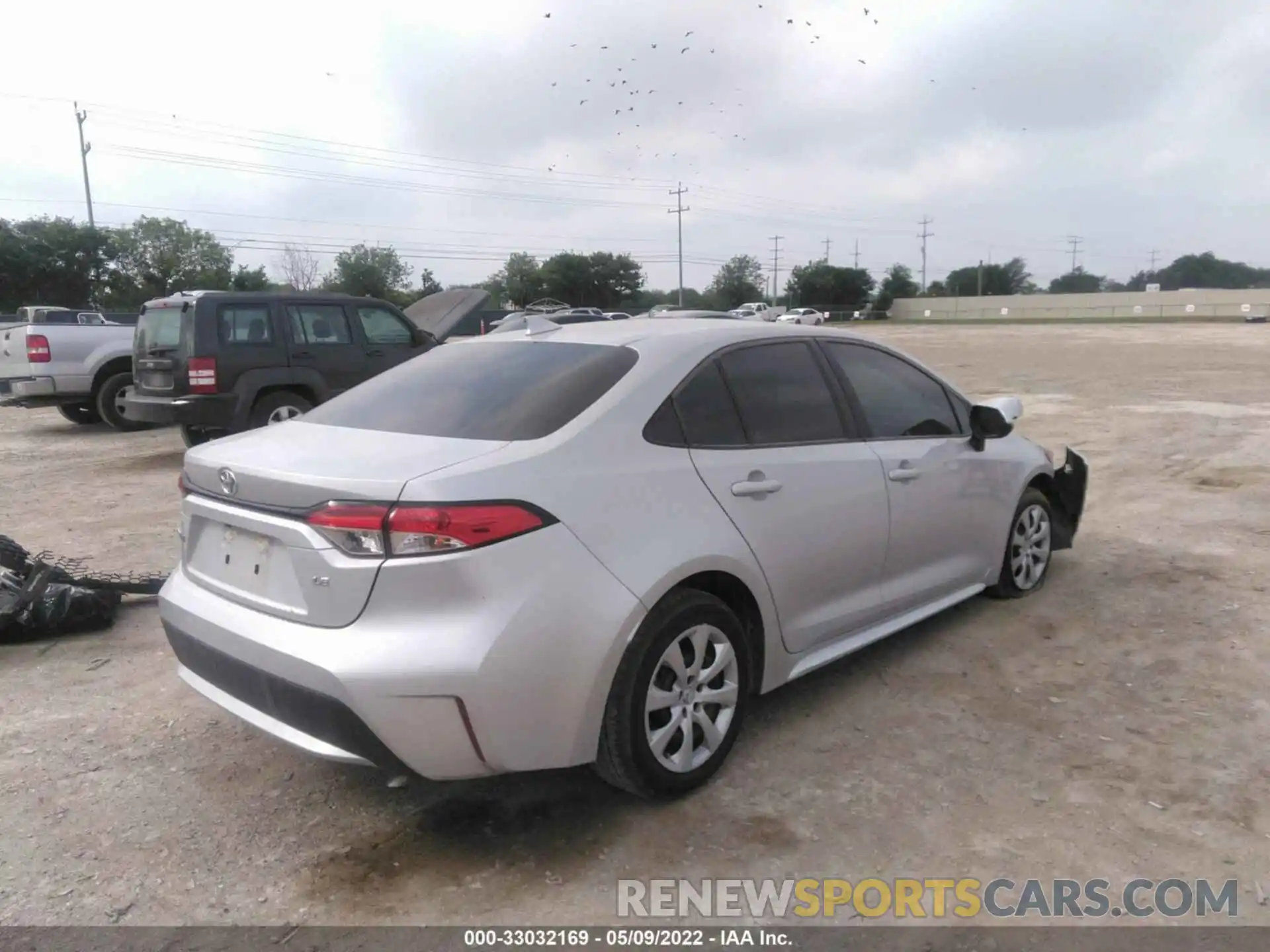 4 Photograph of a damaged car 5YFEPMAE6NP273833 TOYOTA COROLLA 2022