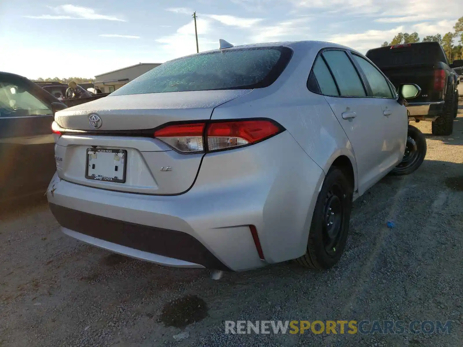 4 Photograph of a damaged car 5YFEPMAE6NP277378 TOYOTA COROLLA 2022