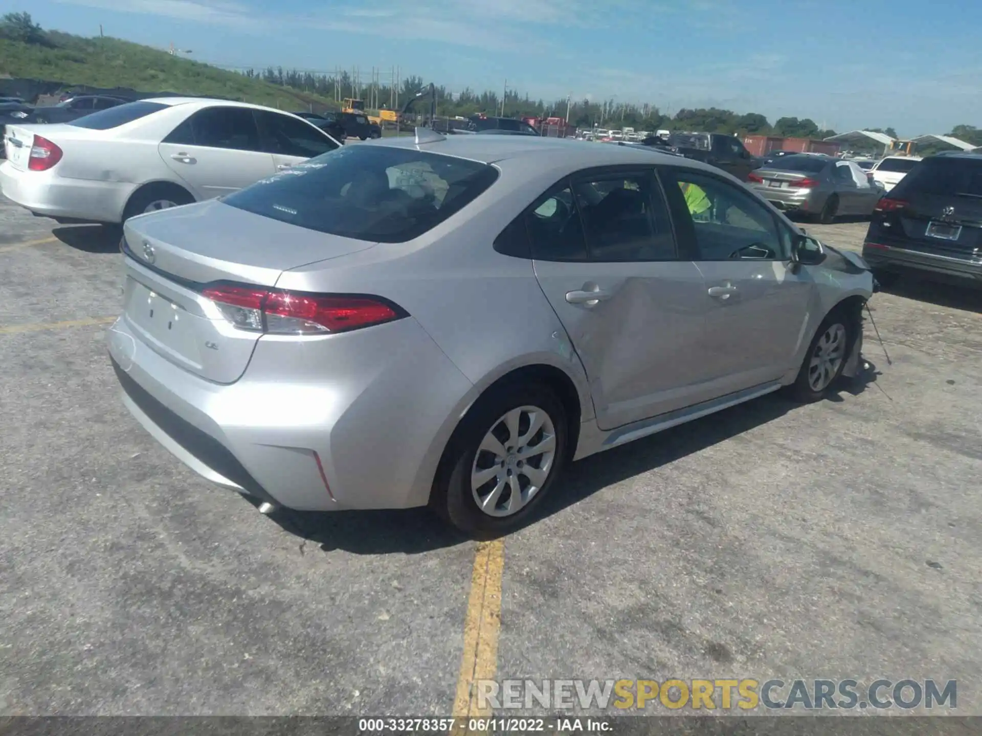 4 Photograph of a damaged car 5YFEPMAE6NP277901 TOYOTA COROLLA 2022