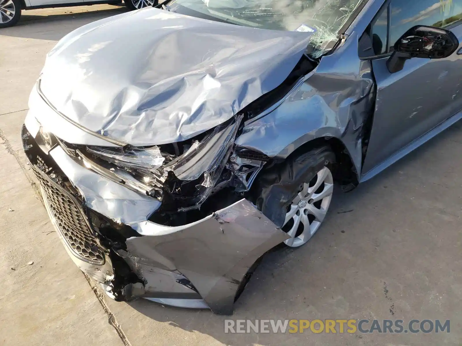 9 Photograph of a damaged car 5YFEPMAE6NP280040 TOYOTA COROLLA 2022