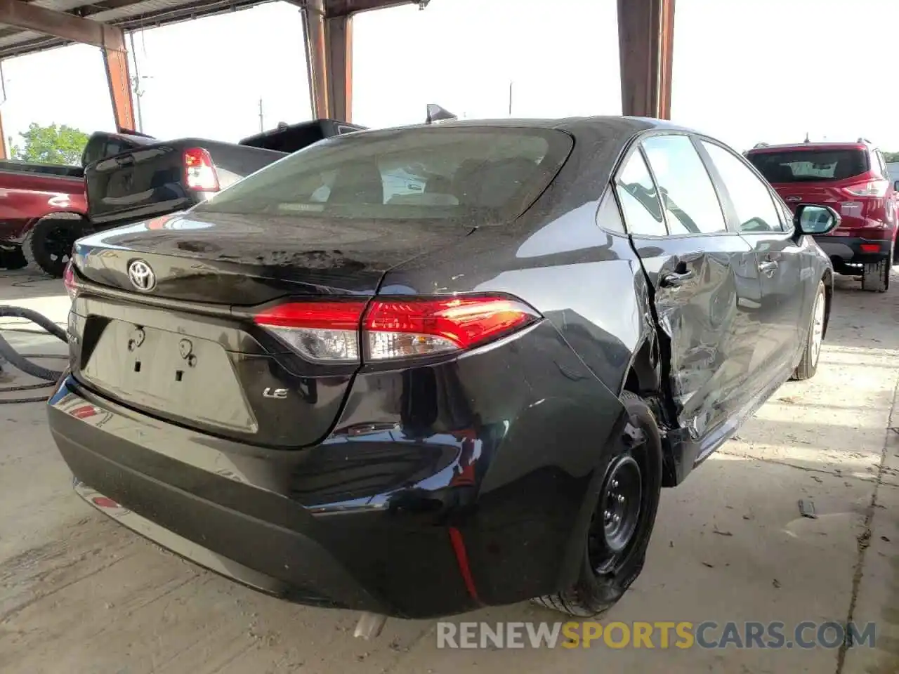 4 Photograph of a damaged car 5YFEPMAE6NP283813 TOYOTA COROLLA 2022