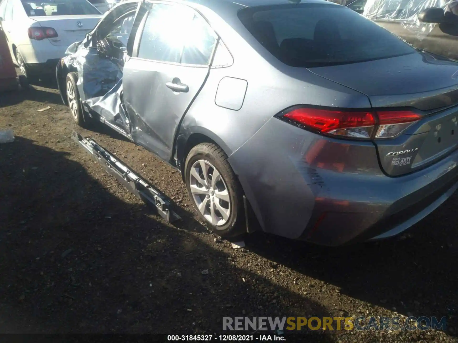 12 Photograph of a damaged car 5YFEPMAE6NP285142 TOYOTA COROLLA 2022