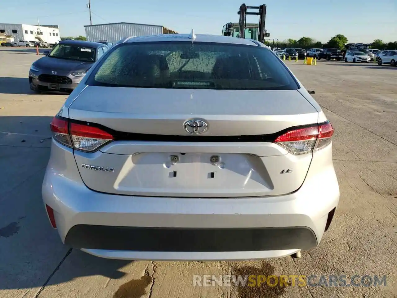 6 Photograph of a damaged car 5YFEPMAE6NP287389 TOYOTA COROLLA 2022