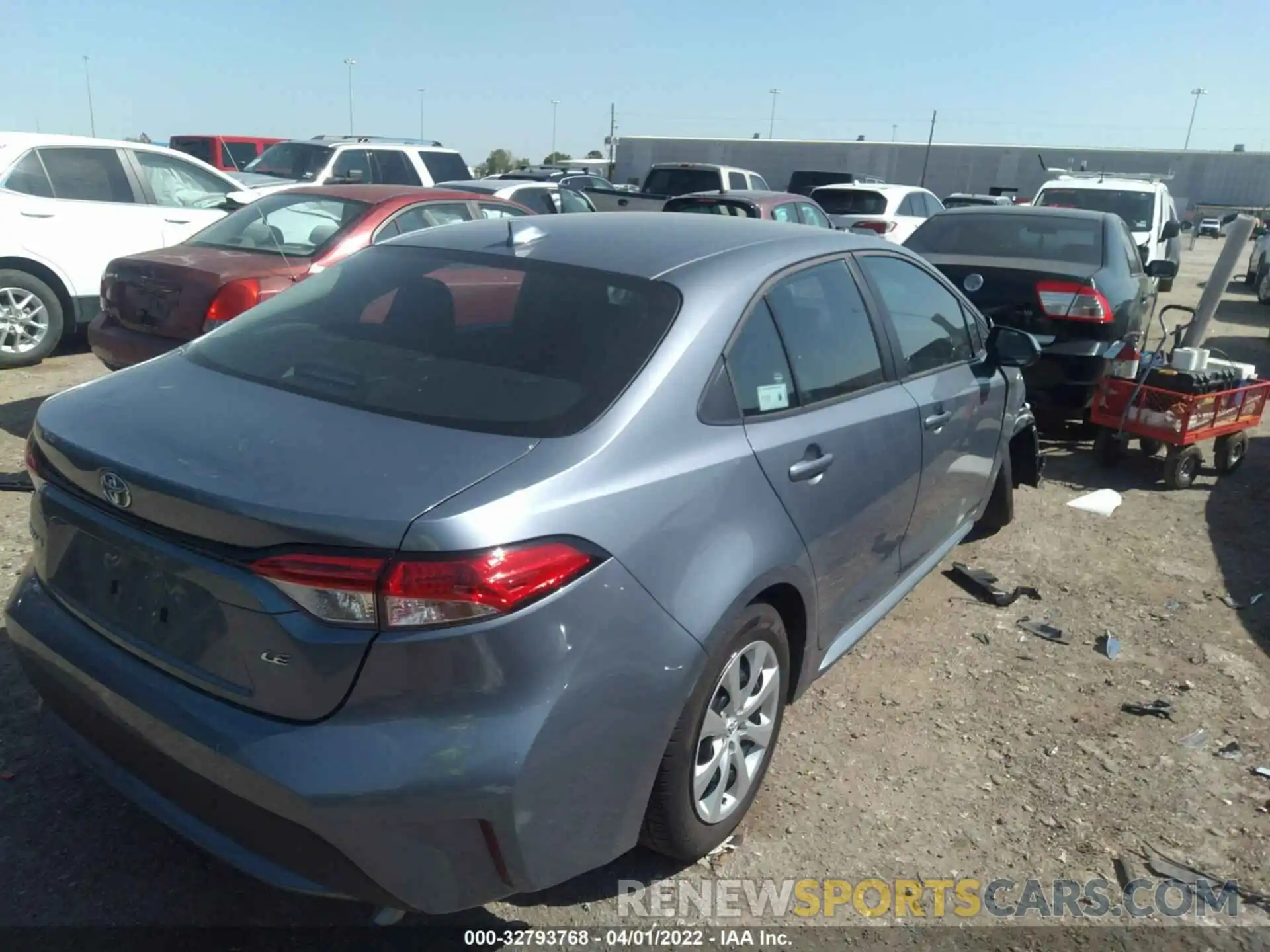 4 Photograph of a damaged car 5YFEPMAE6NP289174 TOYOTA COROLLA 2022