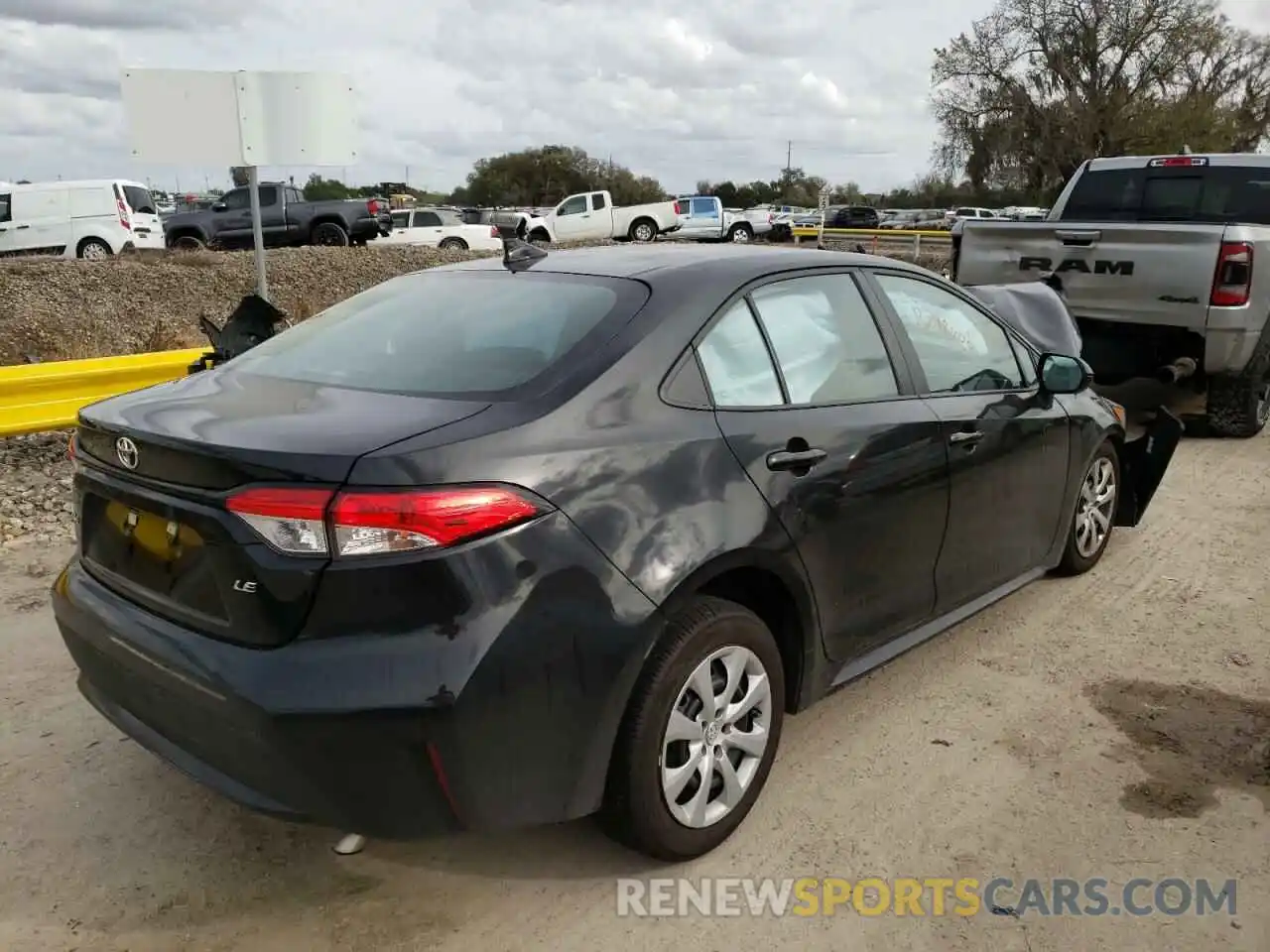 4 Photograph of a damaged car 5YFEPMAE6NP289658 TOYOTA COROLLA 2022