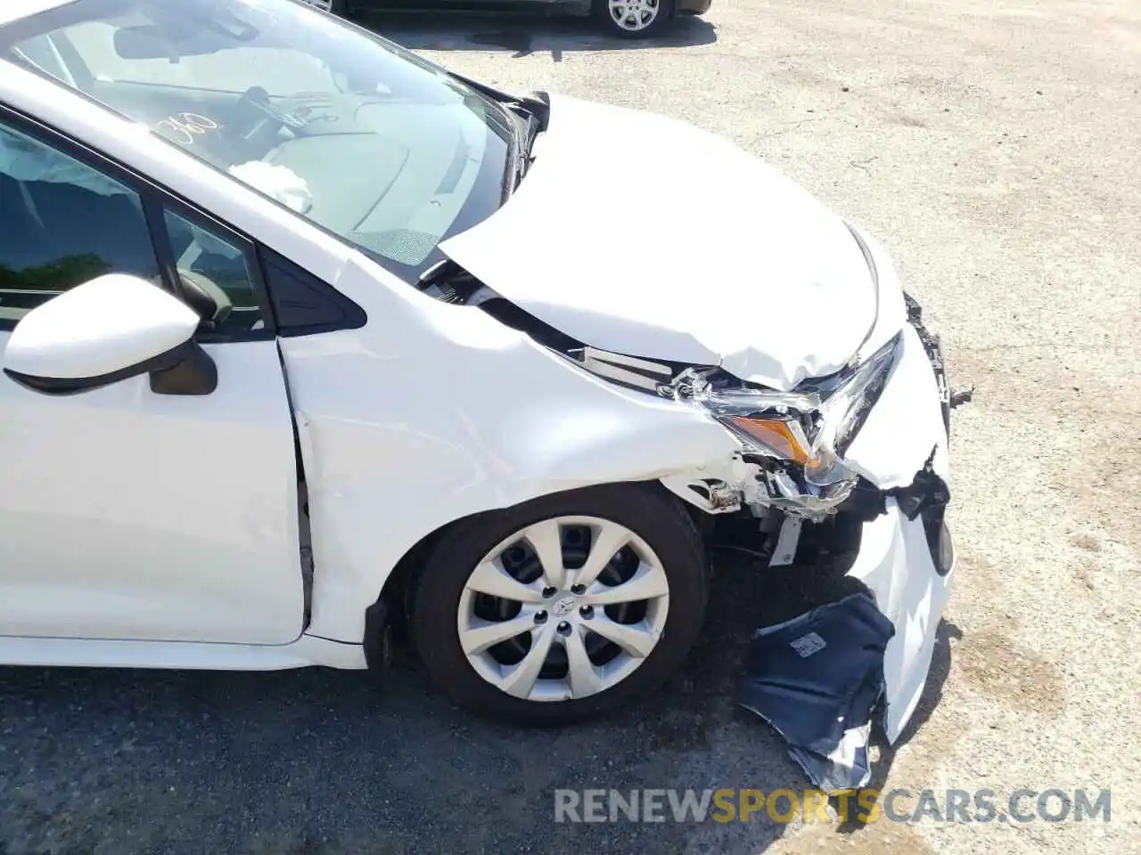 9 Photograph of a damaged car 5YFEPMAE6NP291815 TOYOTA COROLLA 2022