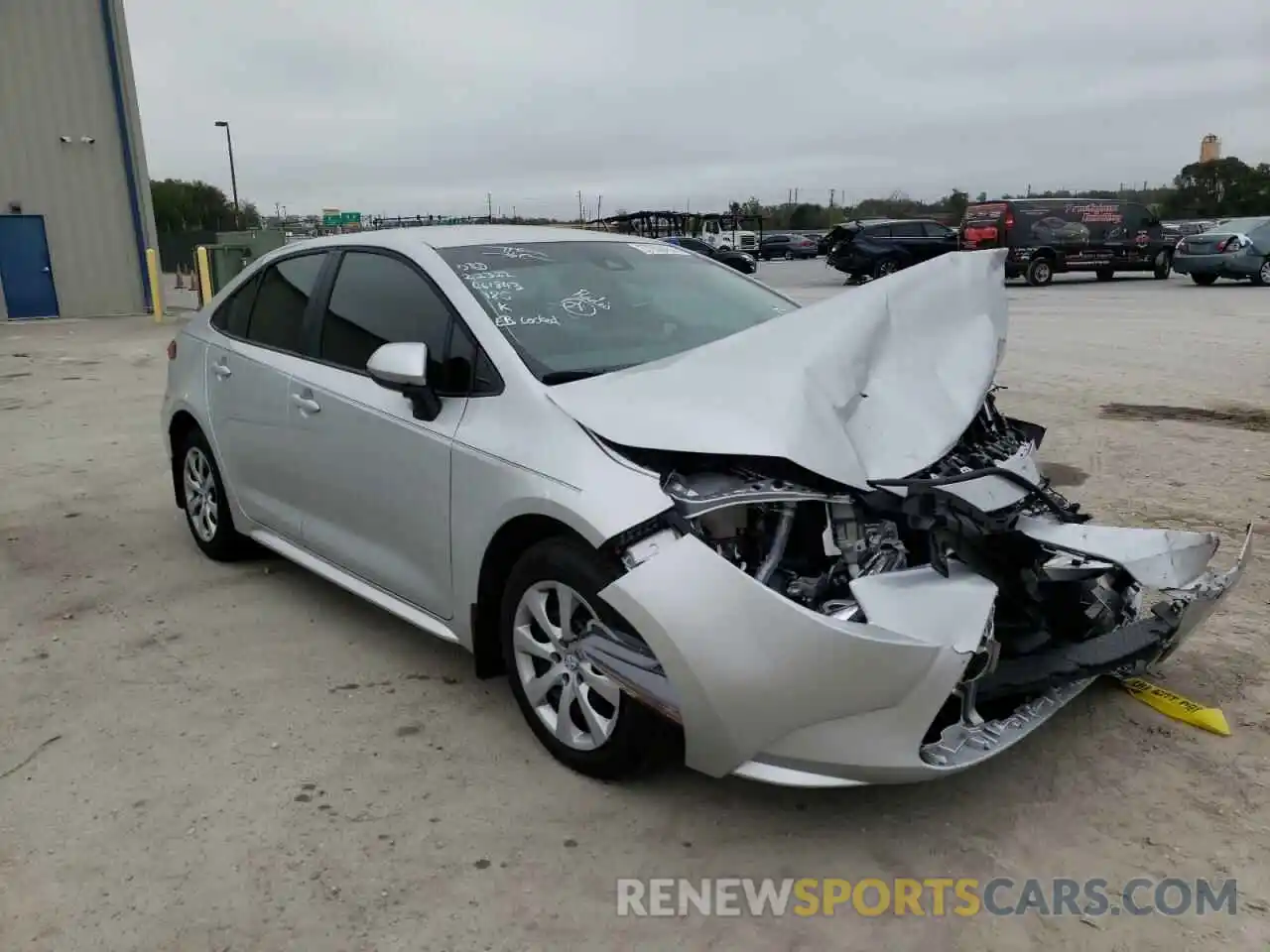 1 Photograph of a damaged car 5YFEPMAE6NP293810 TOYOTA COROLLA 2022