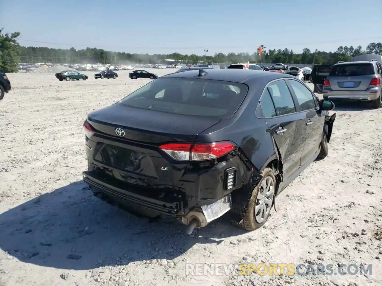 4 Photograph of a damaged car 5YFEPMAE6NP305096 TOYOTA COROLLA 2022