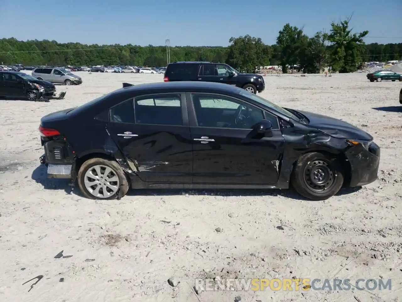 9 Photograph of a damaged car 5YFEPMAE6NP305096 TOYOTA COROLLA 2022