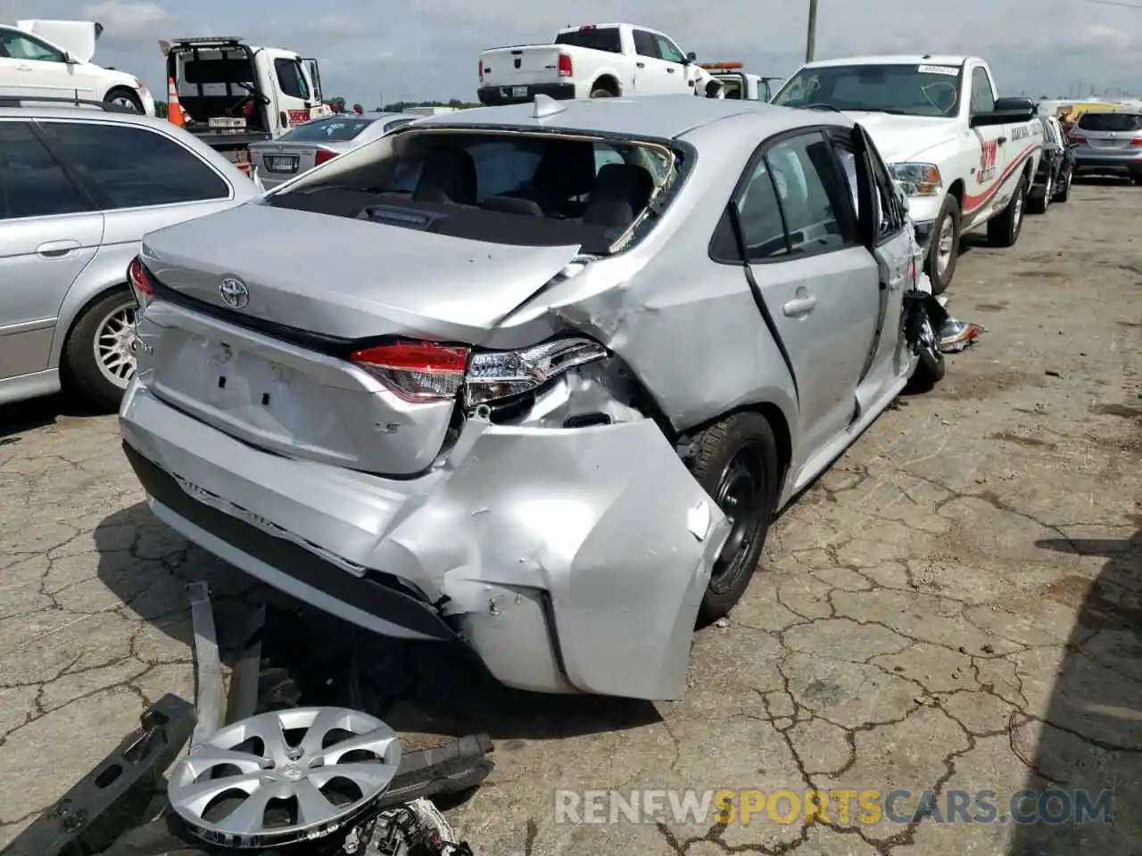 4 Photograph of a damaged car 5YFEPMAE6NP311660 TOYOTA COROLLA 2022