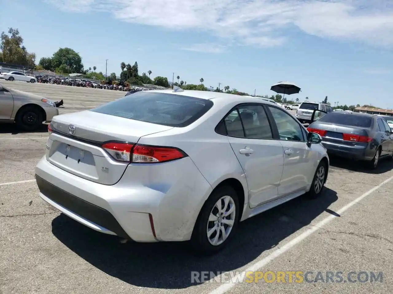 4 Photograph of a damaged car 5YFEPMAE6NP317572 TOYOTA COROLLA 2022