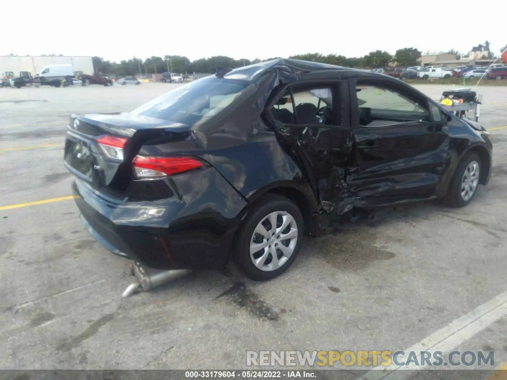 4 Photograph of a damaged car 5YFEPMAE6NP321766 TOYOTA COROLLA 2022