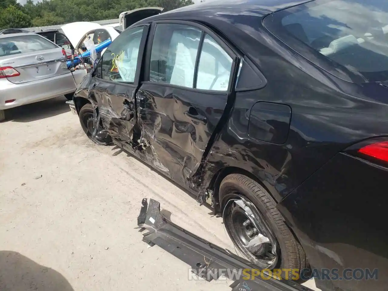 10 Photograph of a damaged car 5YFEPMAE6NP323517 TOYOTA COROLLA 2022